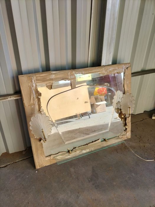 Espelho de casa de banho com iluminação