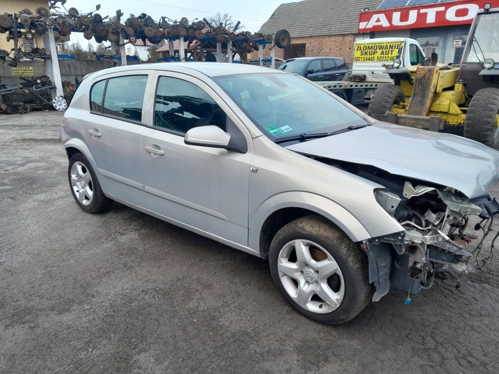 Opel Astra H 1.6 benzyna 2006 rok na części