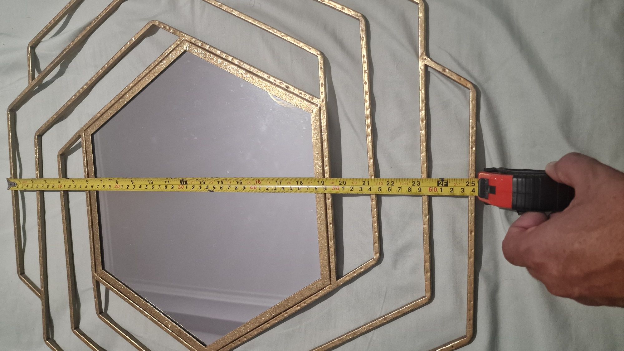 Espelho dourado. Metallico