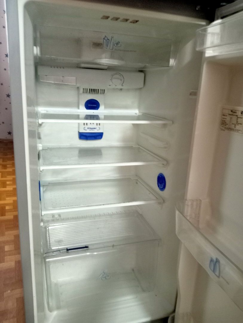 Холодильник в гарному стані WHIRLPOOL WBM 326