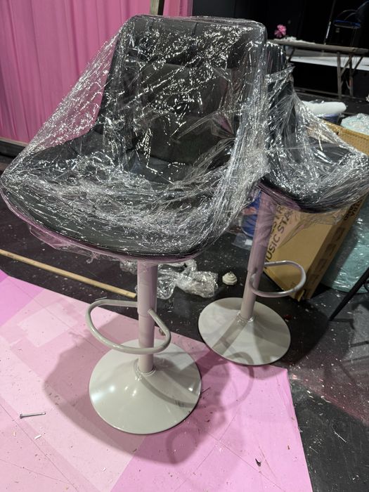 Varios artigos decoração - cadeiras e puffs