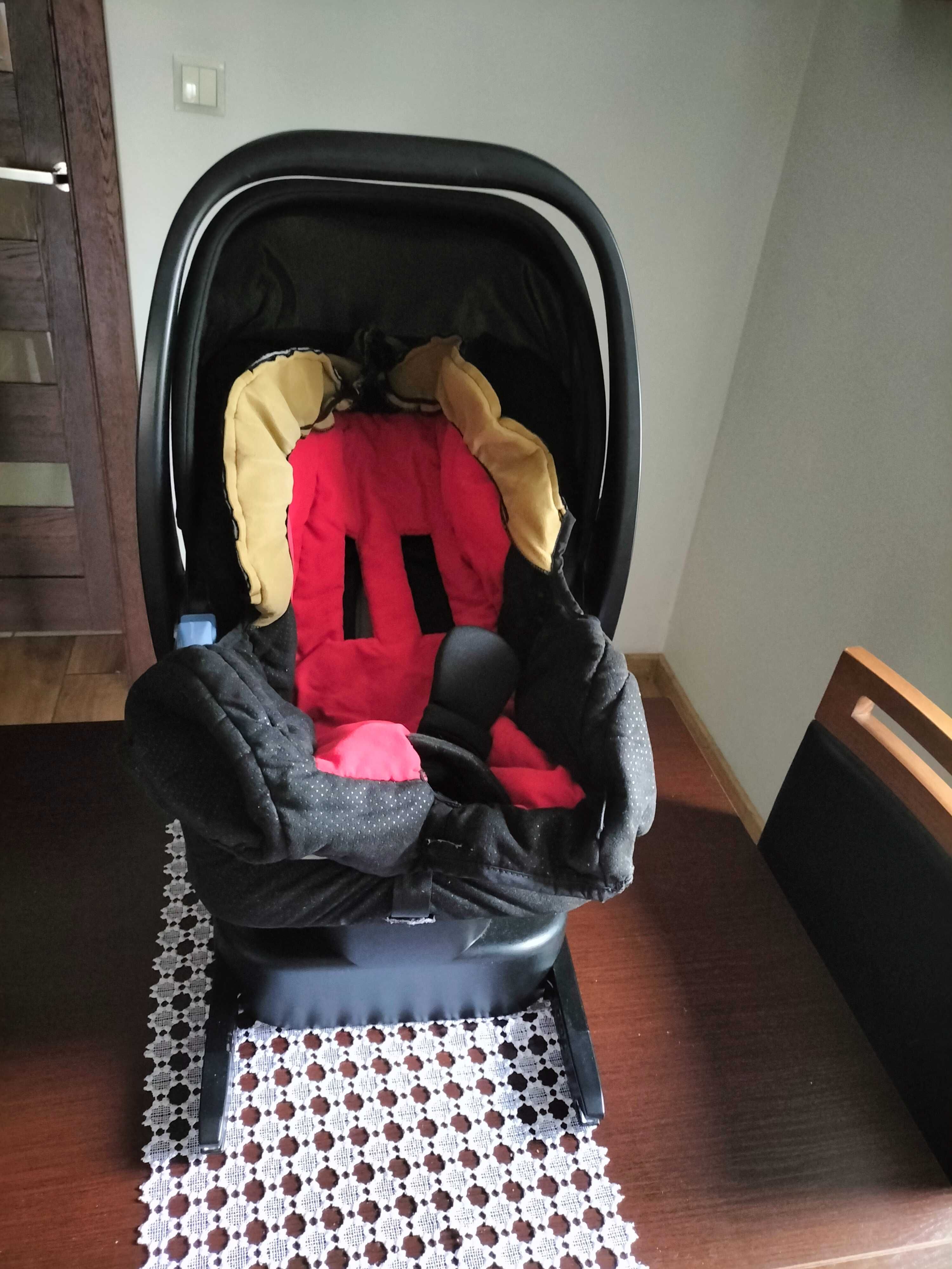 Fotelik samochodowy Recaro z bazą ISOFIX