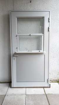 drzwi aluminiowe z oknem podnoszonym podawczym do kuchni stołówki baru