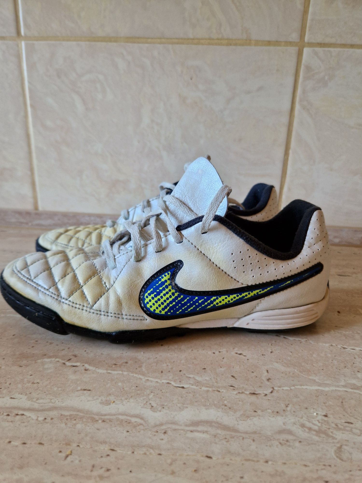 Turfy nike r 37.5