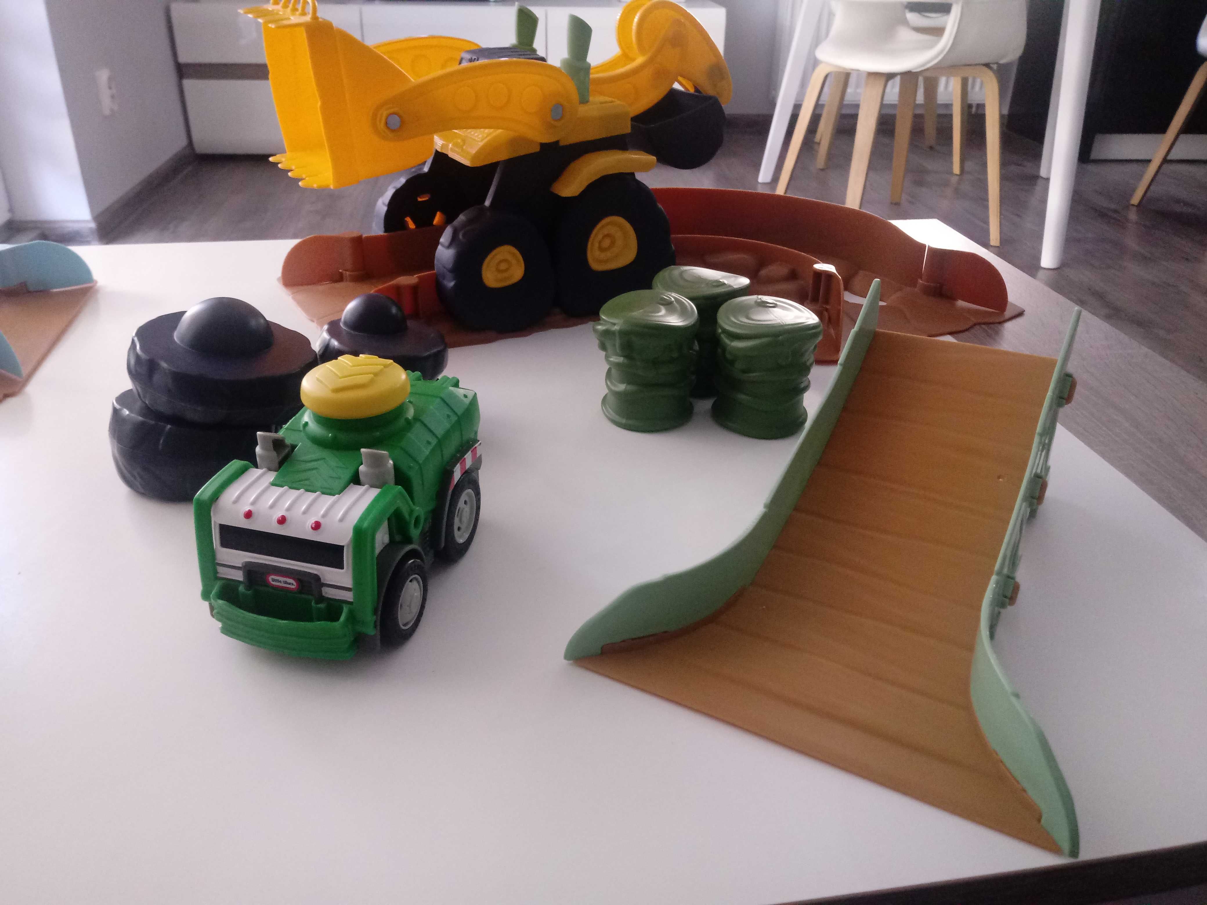 Little Tikes Arena do Wyścigów + autko śmieciarka Slammin Racers