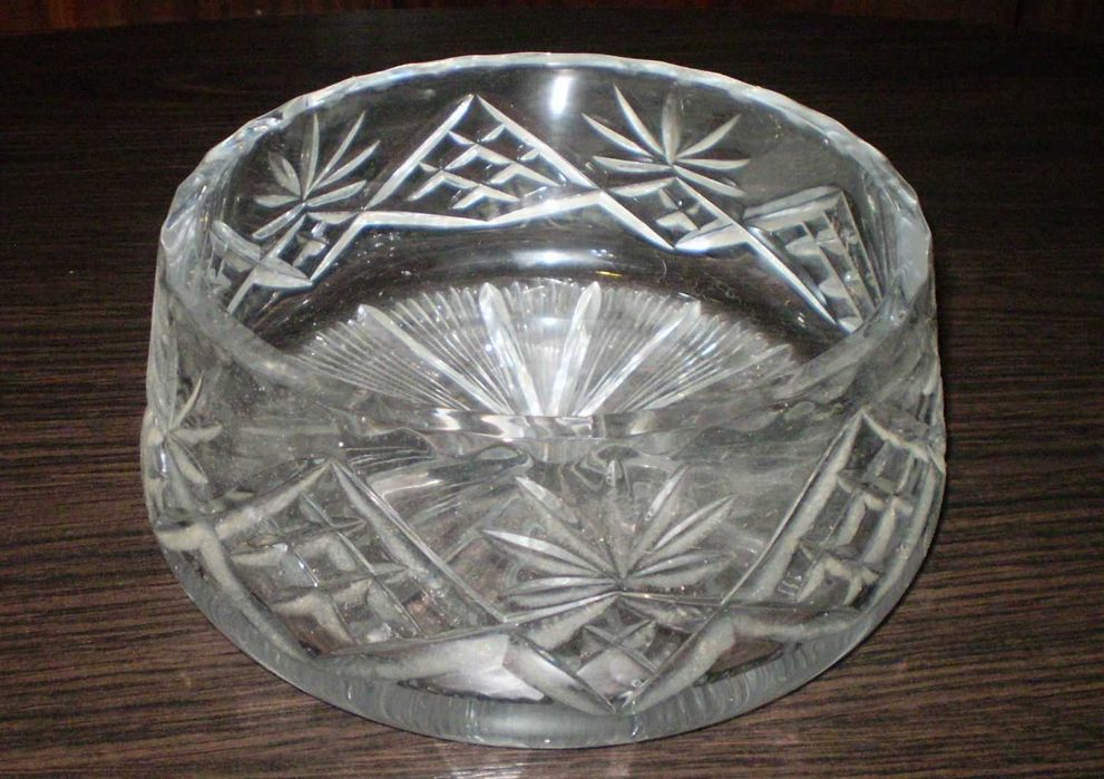 Вазы хрустальные и круглая керамическая времён СССР. Недорого.