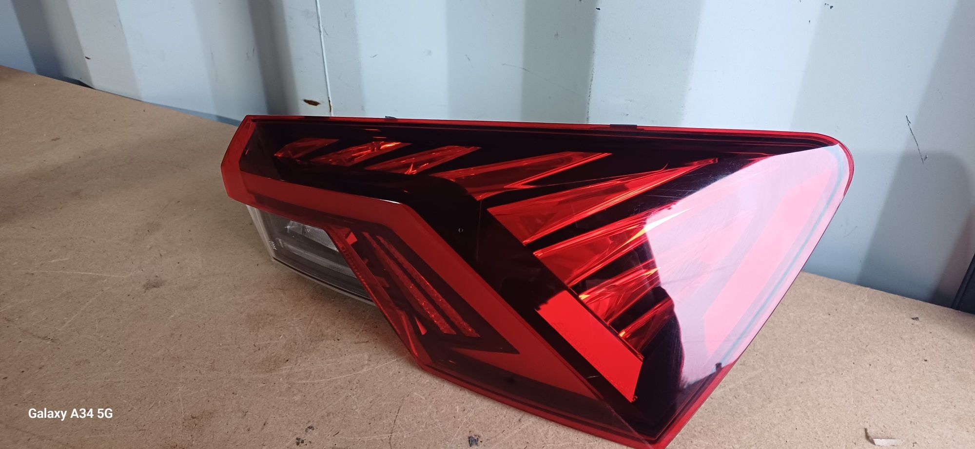 Skoda Octavia IV lampa tył tylna prawa led 5E3.945.208.A