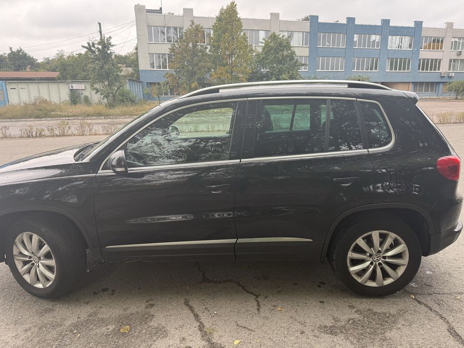 Продам семейный автомобиль WV тигуан 2012