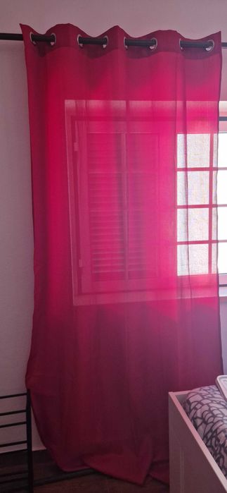 2 Cortinados vermelhos