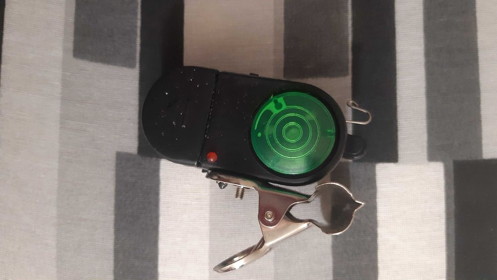 Сигнализатор поклевки. Звуковой и световой.