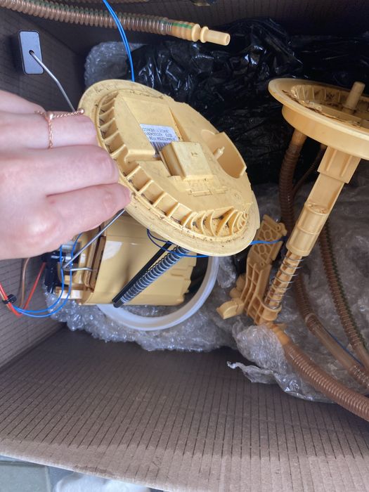 Датчик рівня палива та насос палива ML