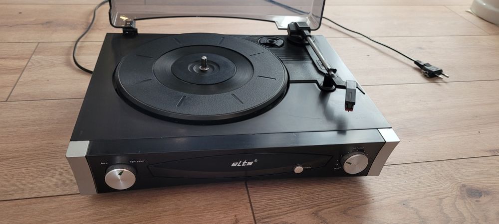 Gramofon elta w dobrym stanie
