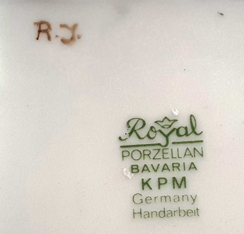 Porcelanowe puzderko z autorską malaturą R.J.