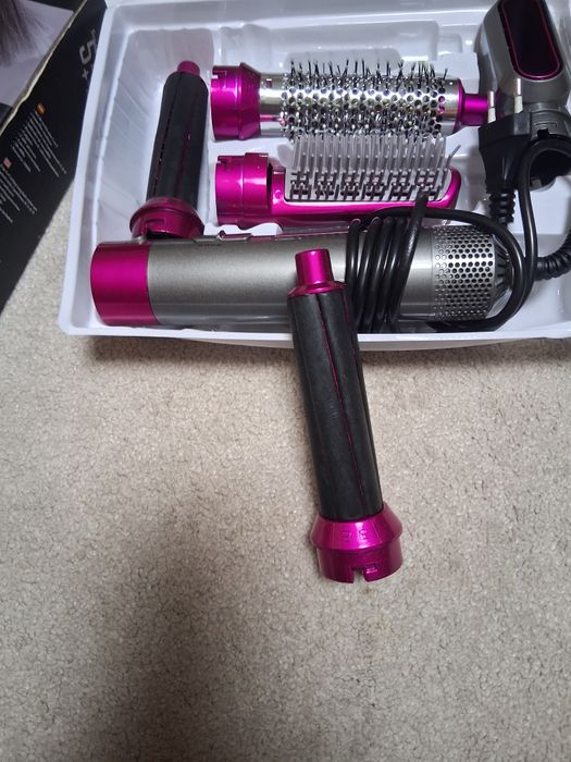 Secador de cabelo 5 em 1 ,completamente novo.