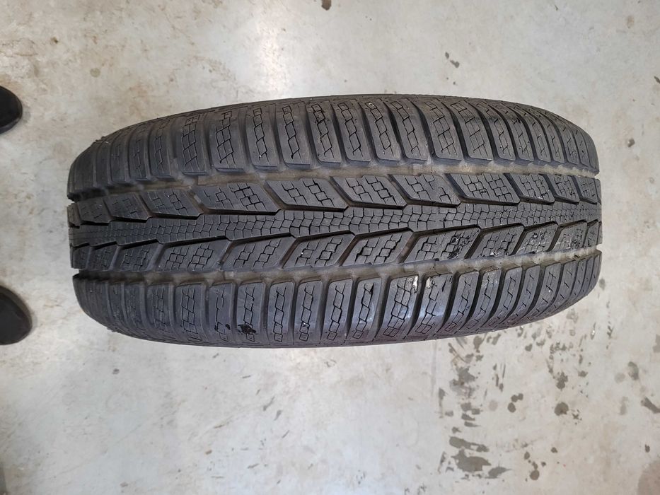 Opona Semperit 215/65 R 16