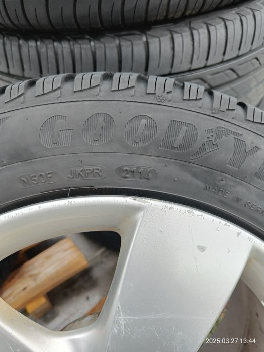 205/55/16 Goodyear Ultra grip 9