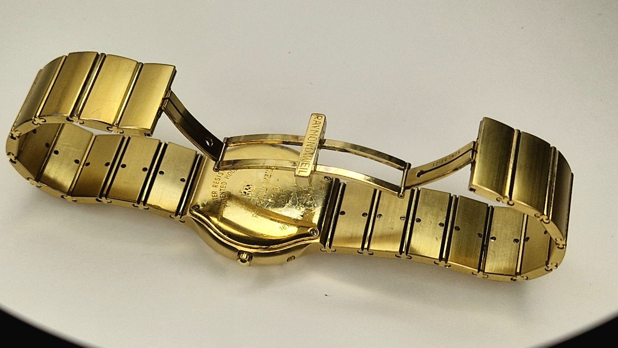 Raymond Weil "Oasis" Chronograph – klasyka w złoconym wydaniu
