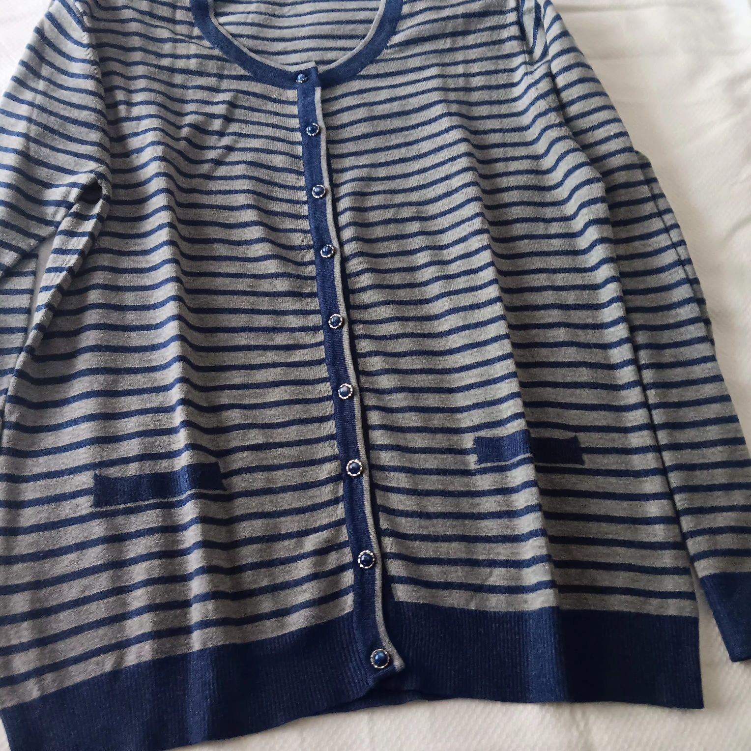 Vendo diversas camisolas e casacos para senhora