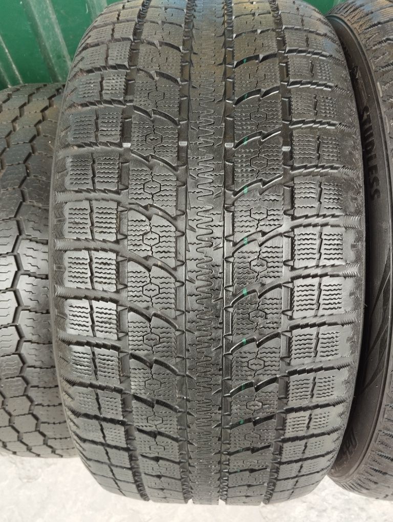 Пара зимових шин Toyo 295/40/21