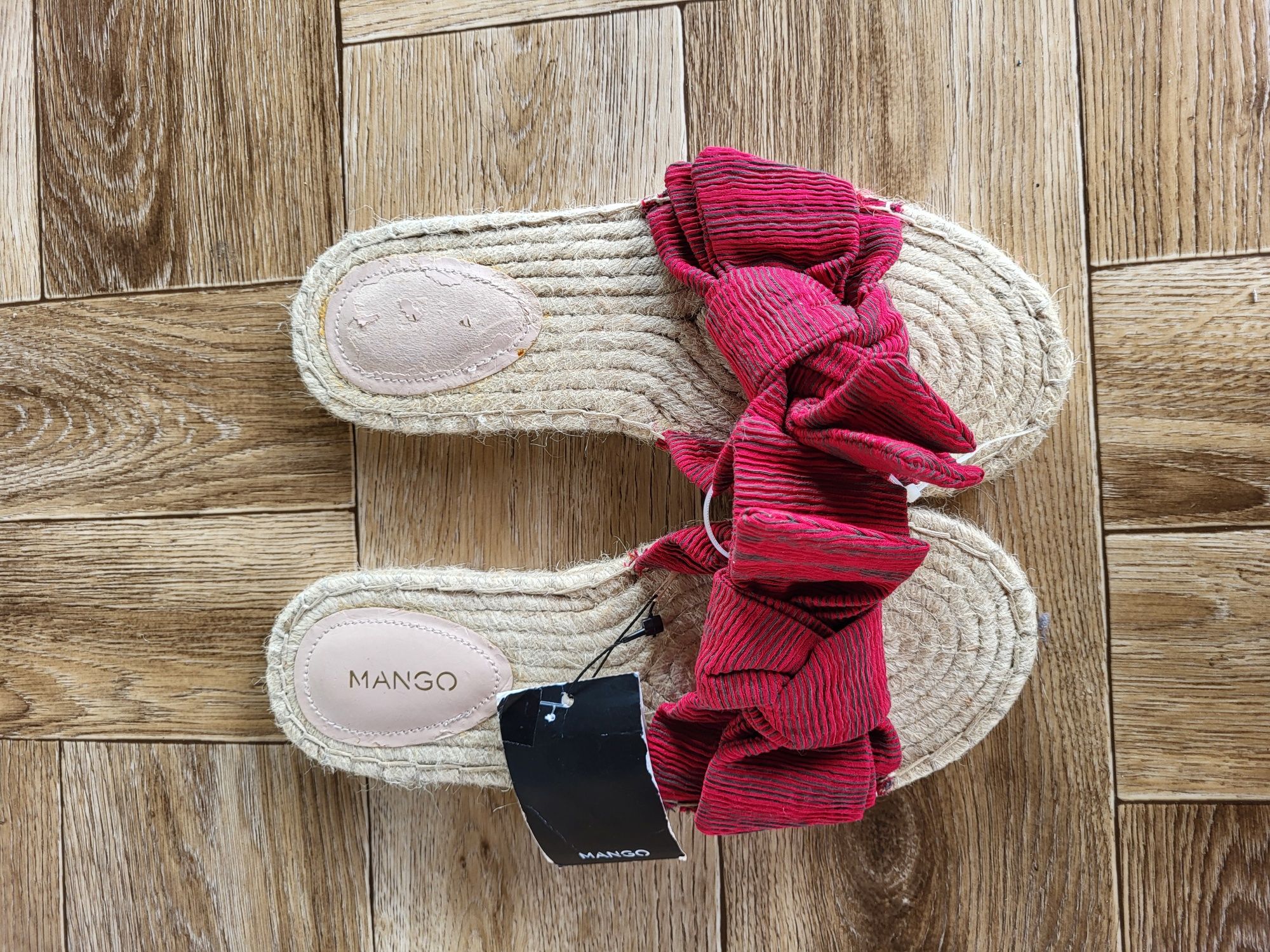 Czerwone klapki z kokardą sznurkowa podeszwa 37 Mango