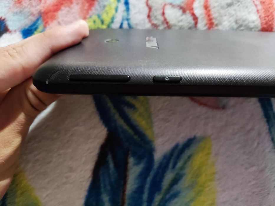 Планшет Asus не працюючий