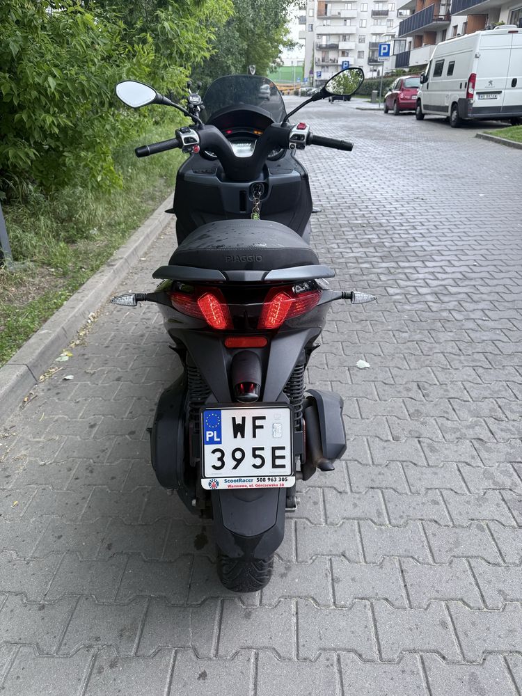 Skuter trzykolowy Piaggio MP300