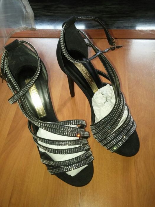 Sandalias Prateadas novas