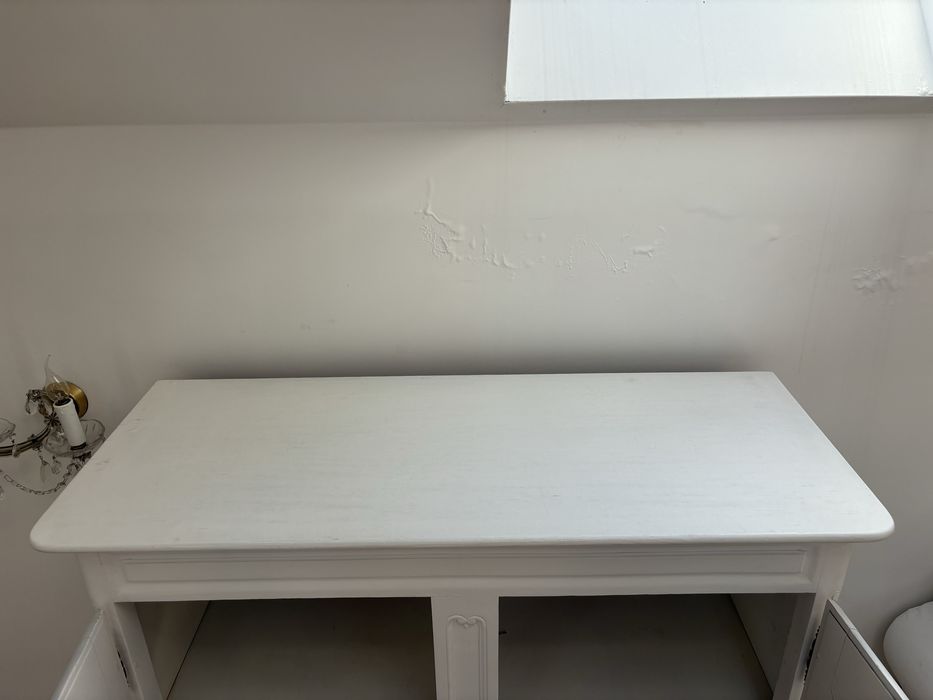 Stylowa komoda biała