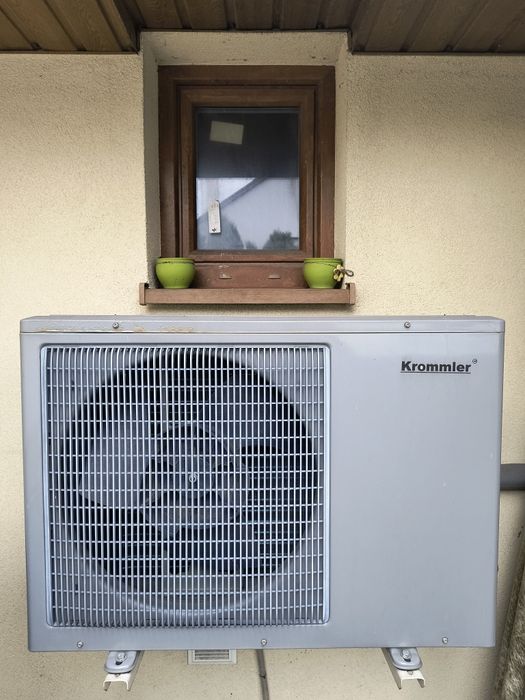 powietrzna pompę ciepła o mocy min. 5,3kWc + zasobnik