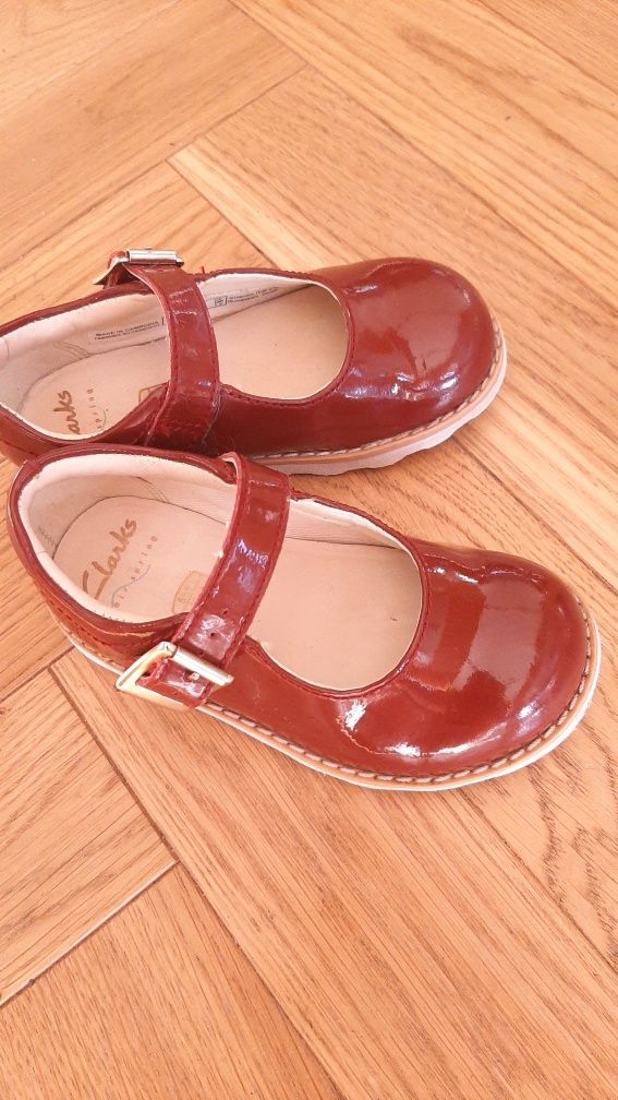 Sprzedam lakierki marki Clarks, stan bdb, rozm. 22