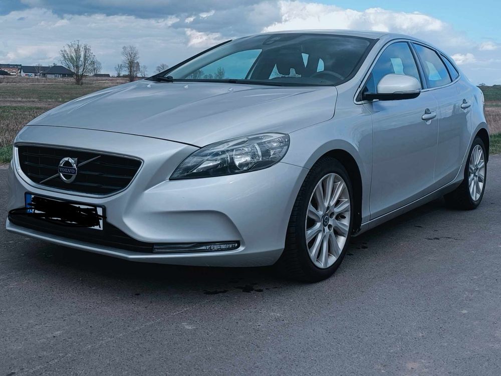 Volvo V40  Rok 2013  Diesel 1.6