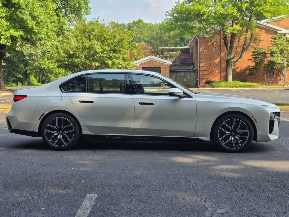 BMW 7 Series 740i      2023