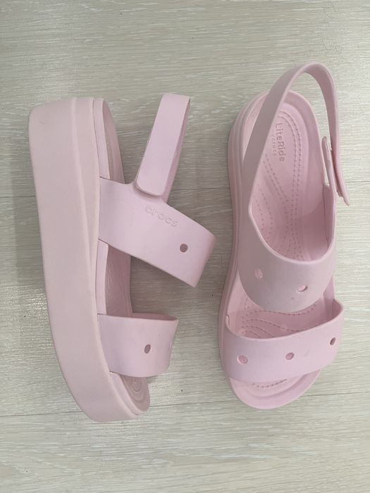 Босоніжки Crocs brooklyn рожеві