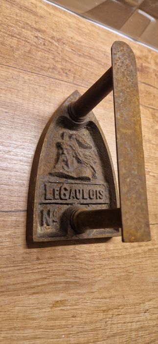 Żelazko stare francuskie numerowane