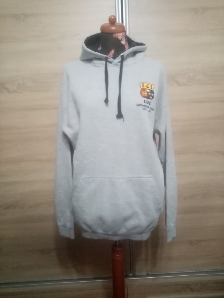 Fajna bluza z kapturem