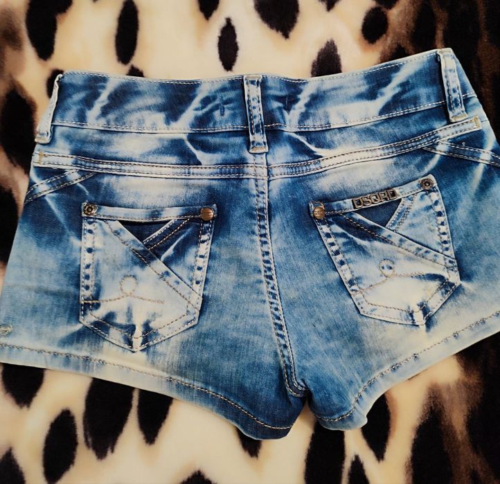 Шорты с заниженной посадкой