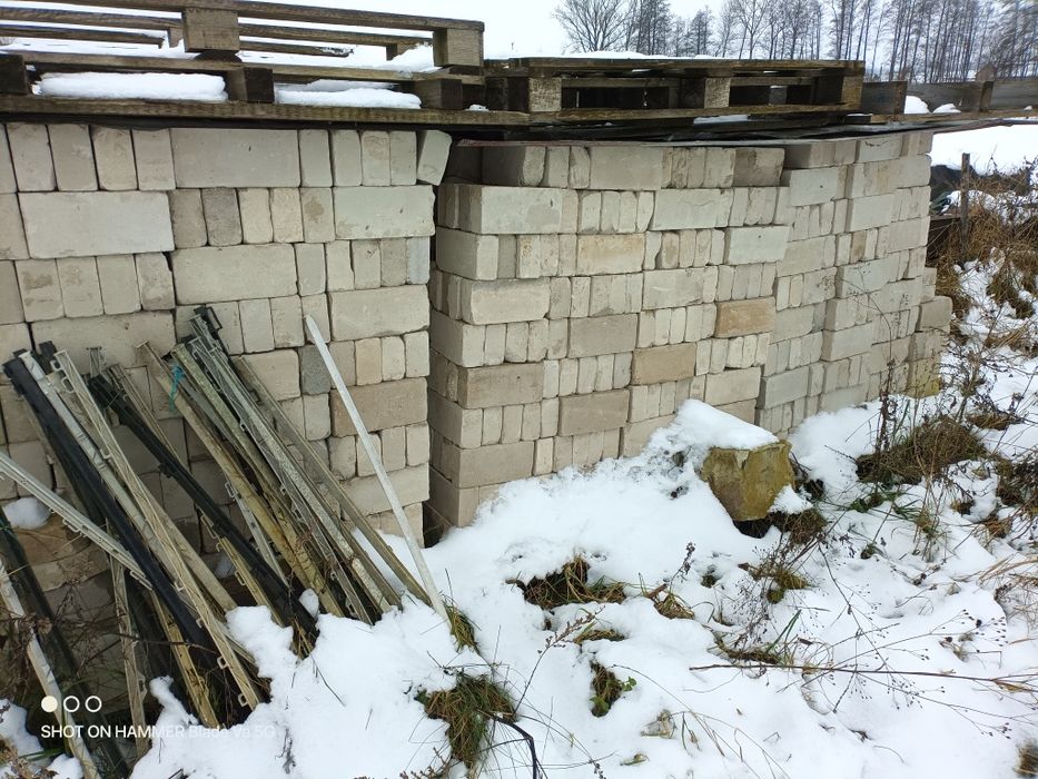 Cegła biała duża ilość.