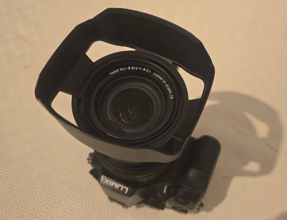 Panasonic Lumix FZ2000