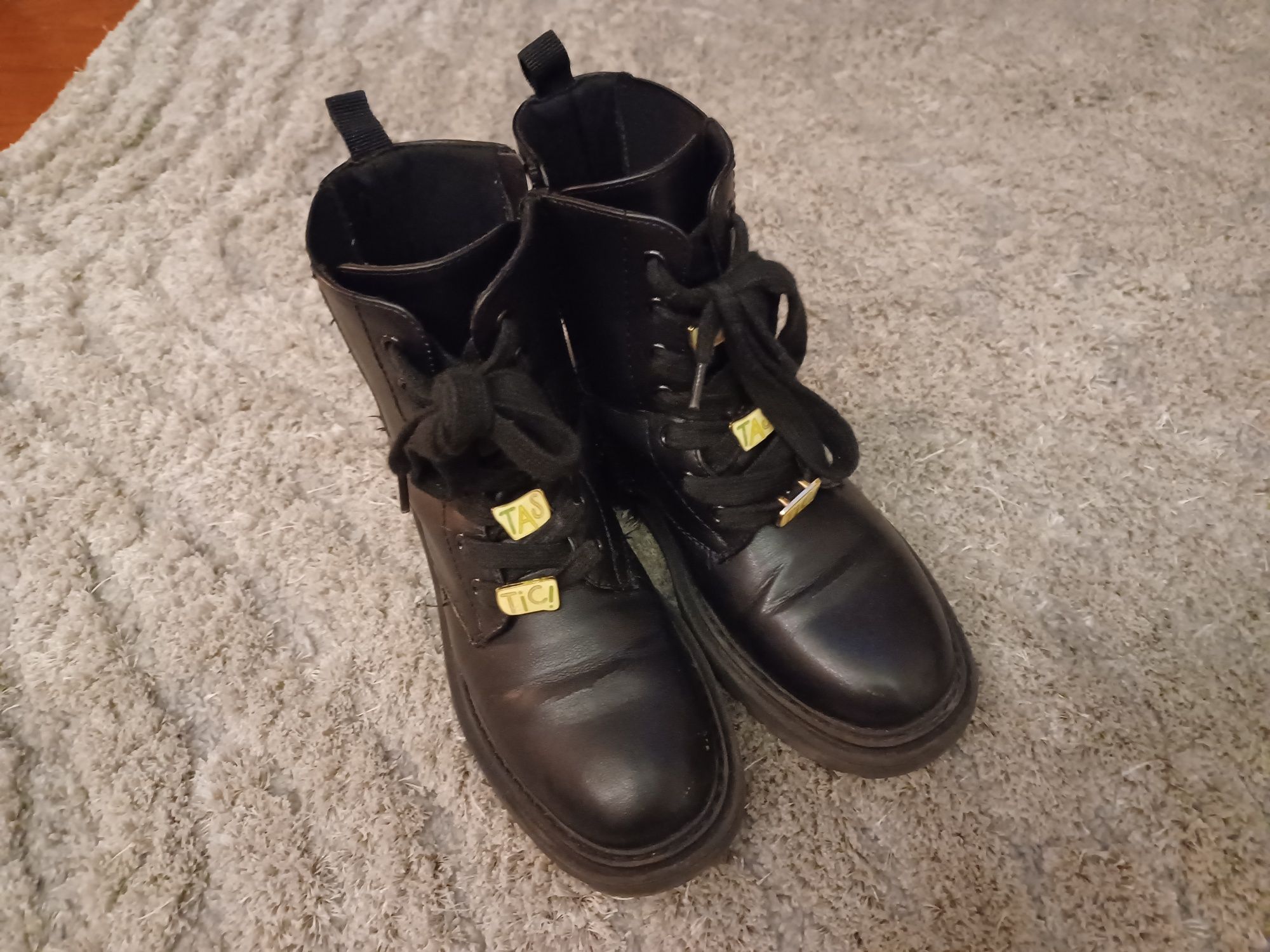 Vendo botas de menina
