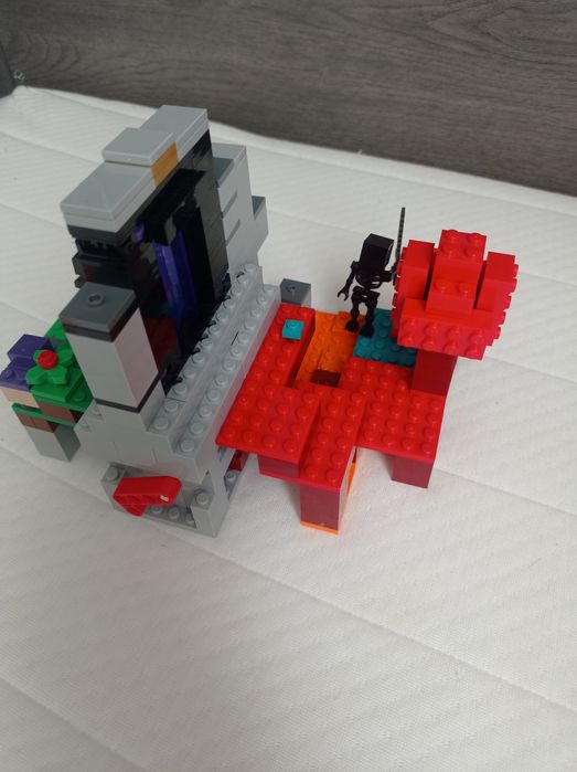 LEGO Minecraft 21172 zniszczony portal