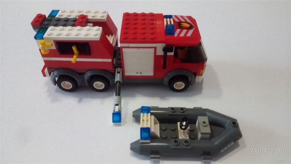 Lego Vintage - Hospital + Fire  ( Town - Classic Town - City )