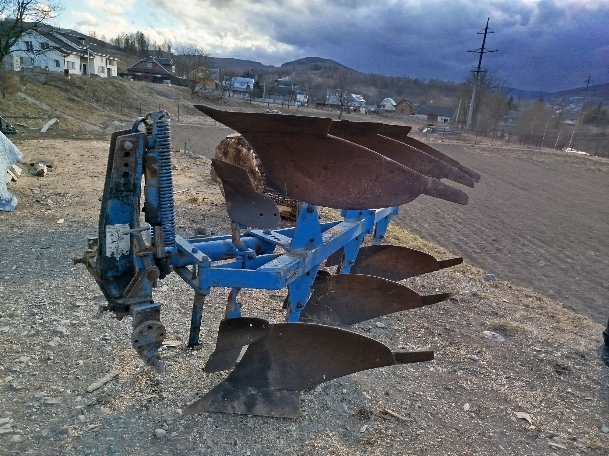 Продам плуги Лемкен 3 корпусний