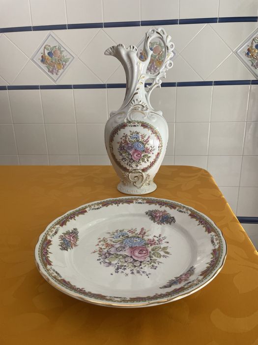 Conjunto decorativo da marca Limoges