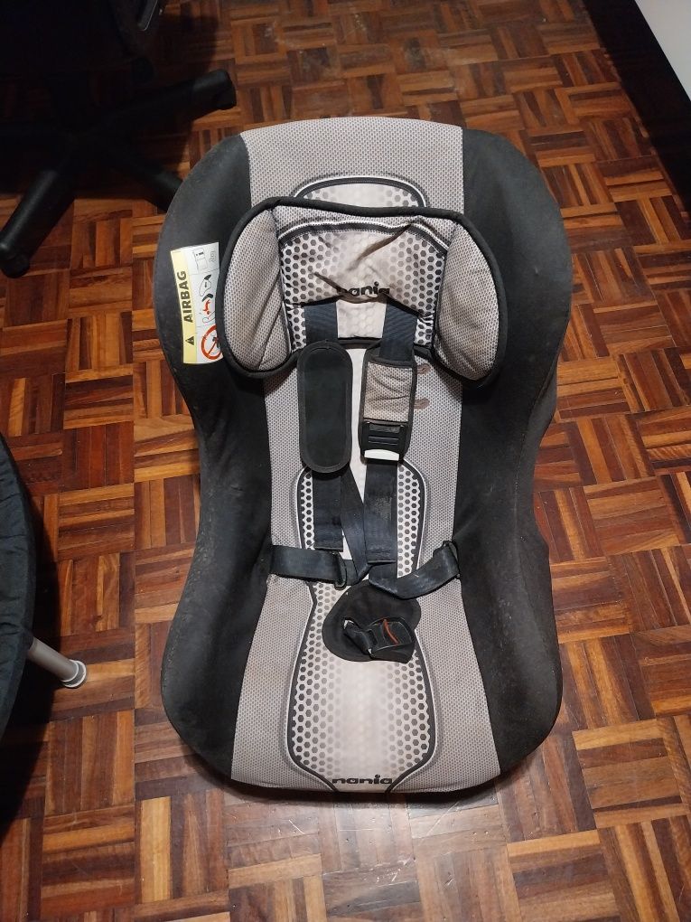 Cadeira de automóvel, uso invertido