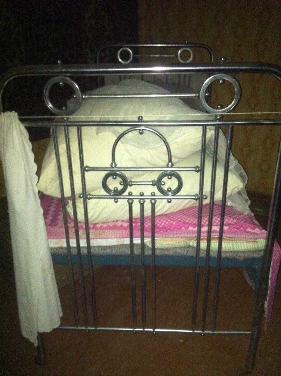 Старинная латунная кровать