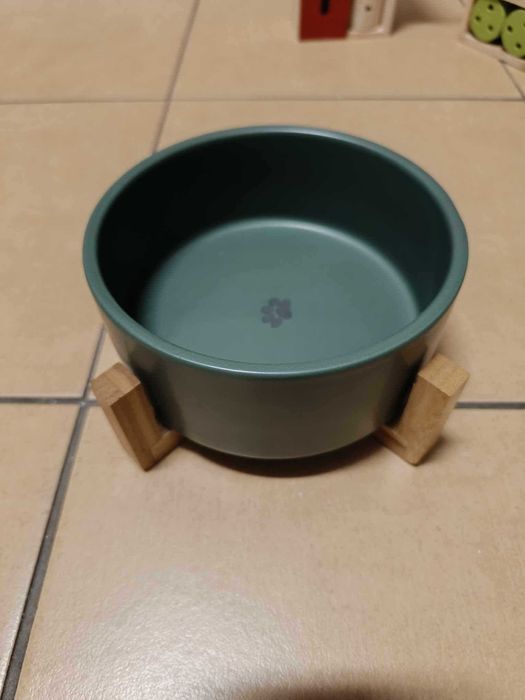 Miska ceramiczna na stojaku