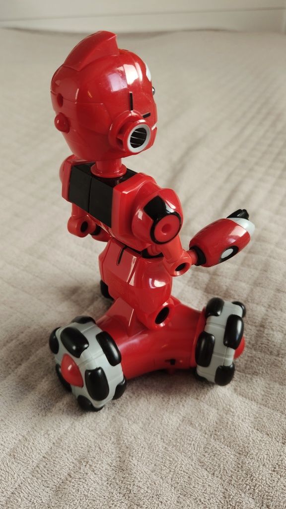 WowWee Mini Tribot robot