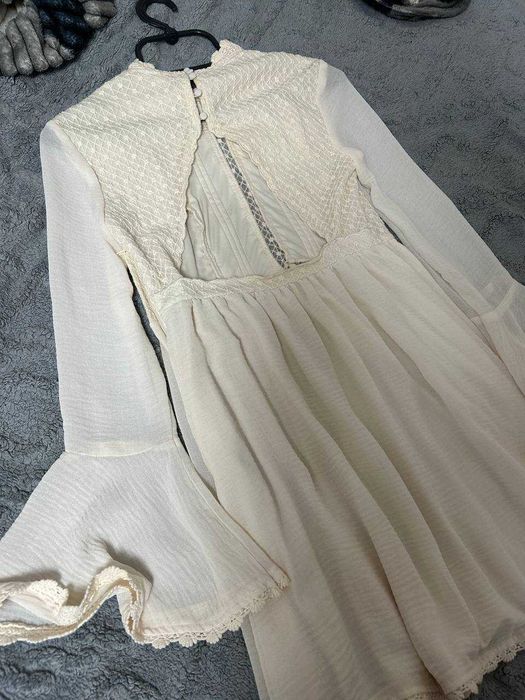 Вінтажна сукня з кльош рукавами