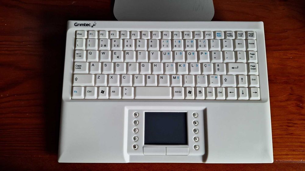 iMac A1311 21.5"- Core2Duo 3.06GHz- 8GB Ram- SSD 240GB