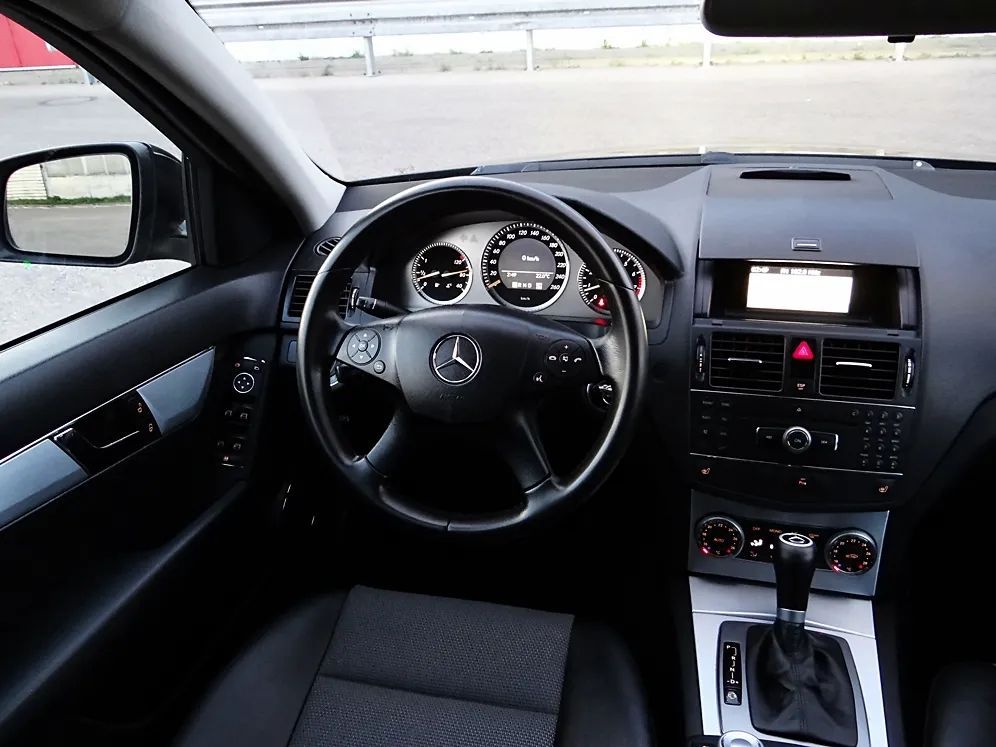 Mercedes-Benz Klasa C C180 KOMPRESSOR Automat 156KM AVANTGARDE Xenon Nawigacja Pół Skóry PDC